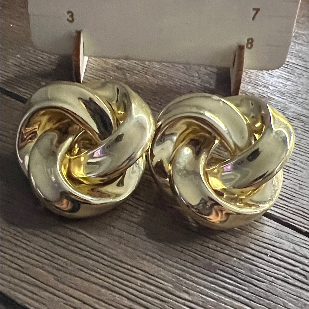 Elegant Gold Knot Earrings